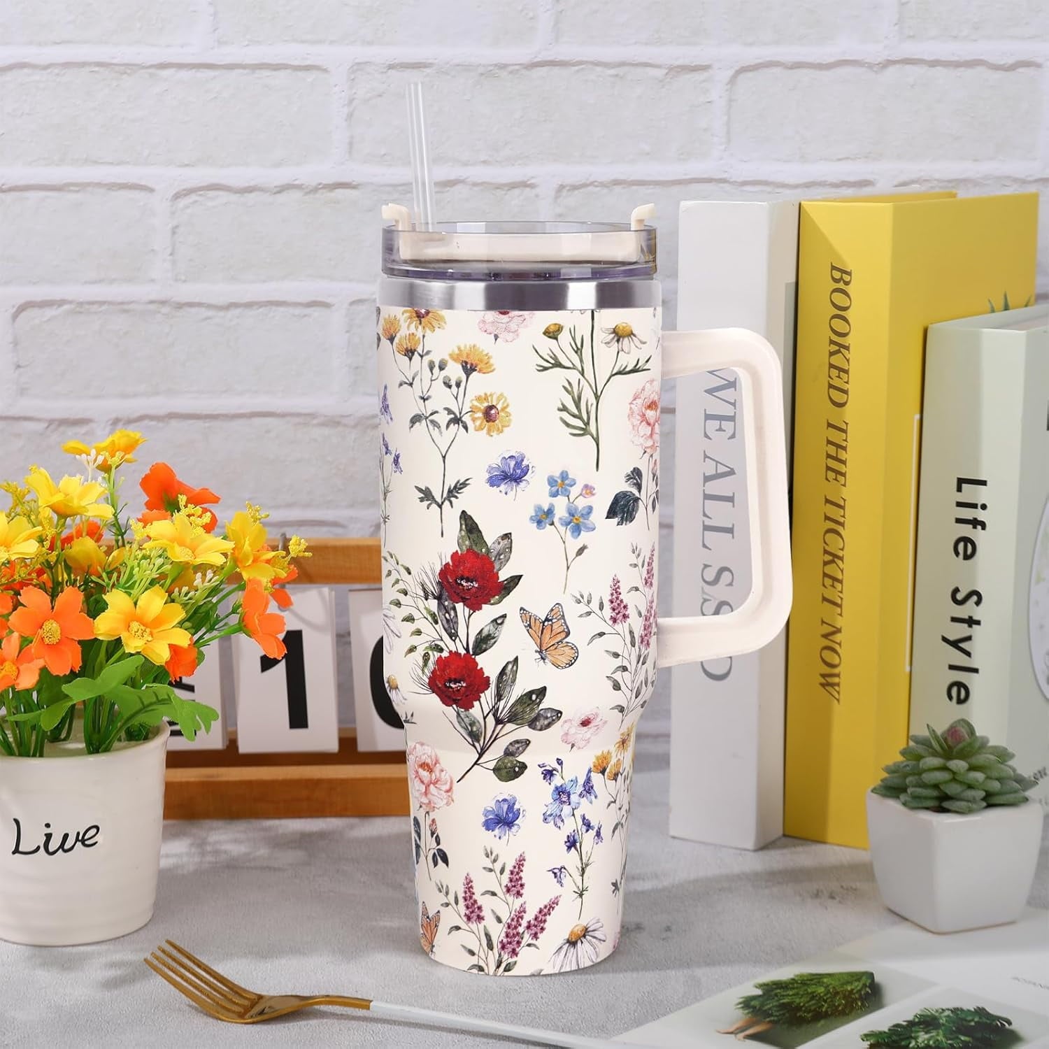 Vintage Wildflower Tumbler with Handle Lid Straw 40 Oz Spring Floral Stainless Steel Cup Retro Colorful Flower Travel Mug Iced Coffee Hot Drink Tumbler for Women Girls Gifts Party Favor